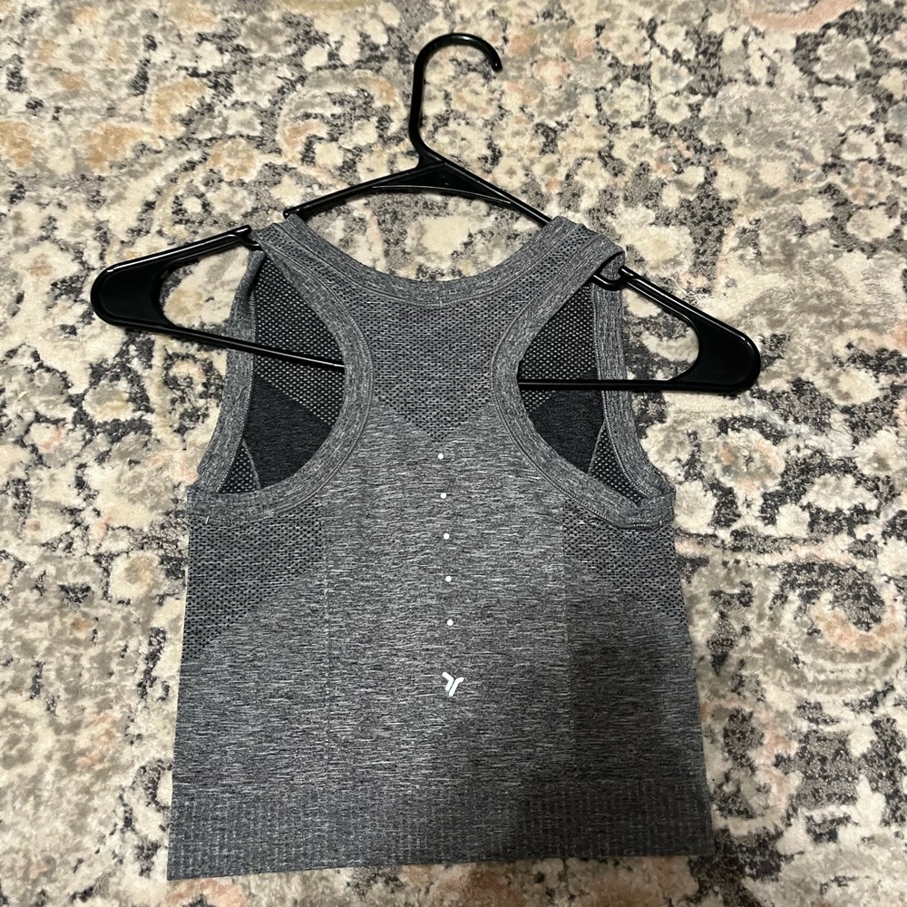 Old Navy Gray Ribbed Seamless Crop Tank - Picture 2 of 3